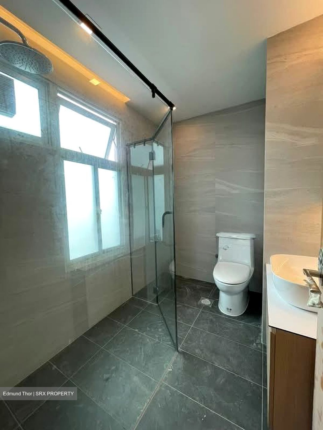 Queens (D3), Condominium #570043931